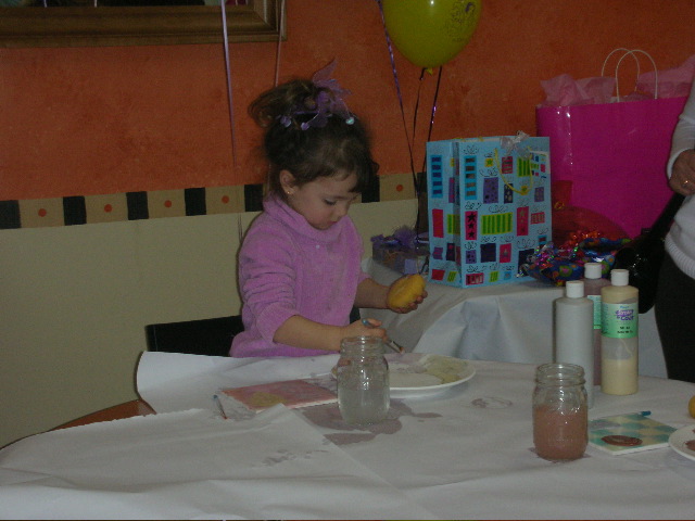 painting her plate