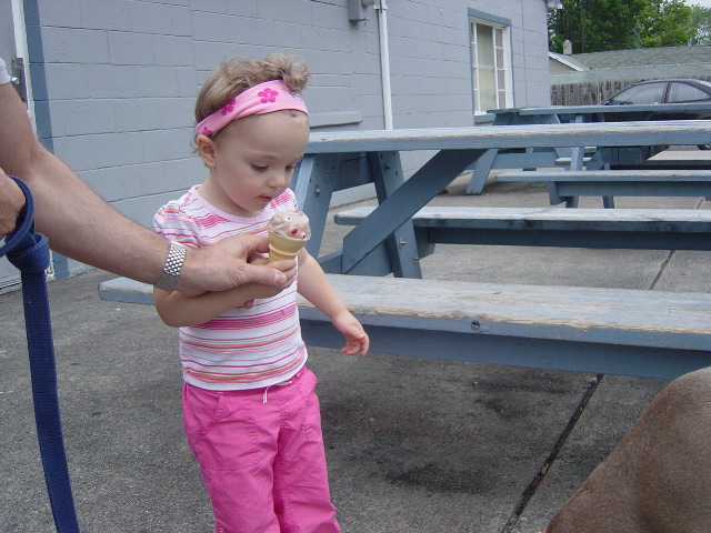 Messy Dylie eating a cone